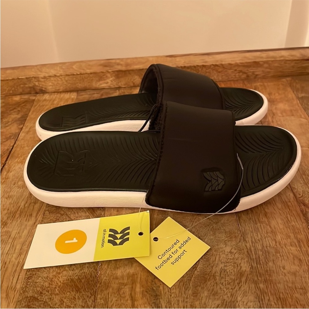 NWT All in Motion- Kids' Cypress Slip-On Slide Sandals in Black Size 1 - Picture 3 of 7